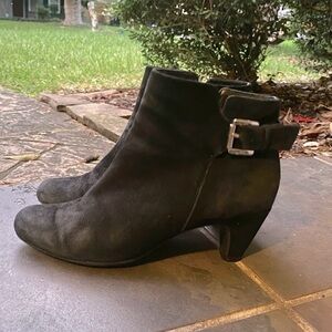 Sam Edelman Black Suede Heeled Booties Sz 6.5 Round Toe Inner Zip Comfortable